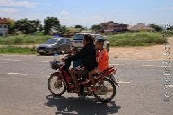 Bangsaray Familie auf Motorrad