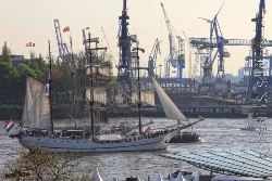 Segelschiff im hamburger Hafen