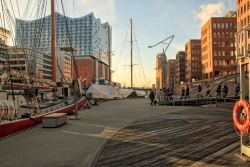 Hamburg - Hafencity mit Elbphilharmonie