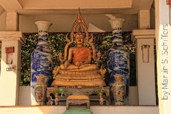 Koh Larn Schrein im Hafen